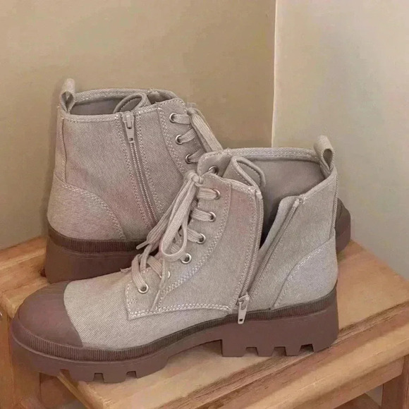 Universal Thread - Tan Canvas Shell toe rubber sole boots - Size 10 - Picture 5 of 7